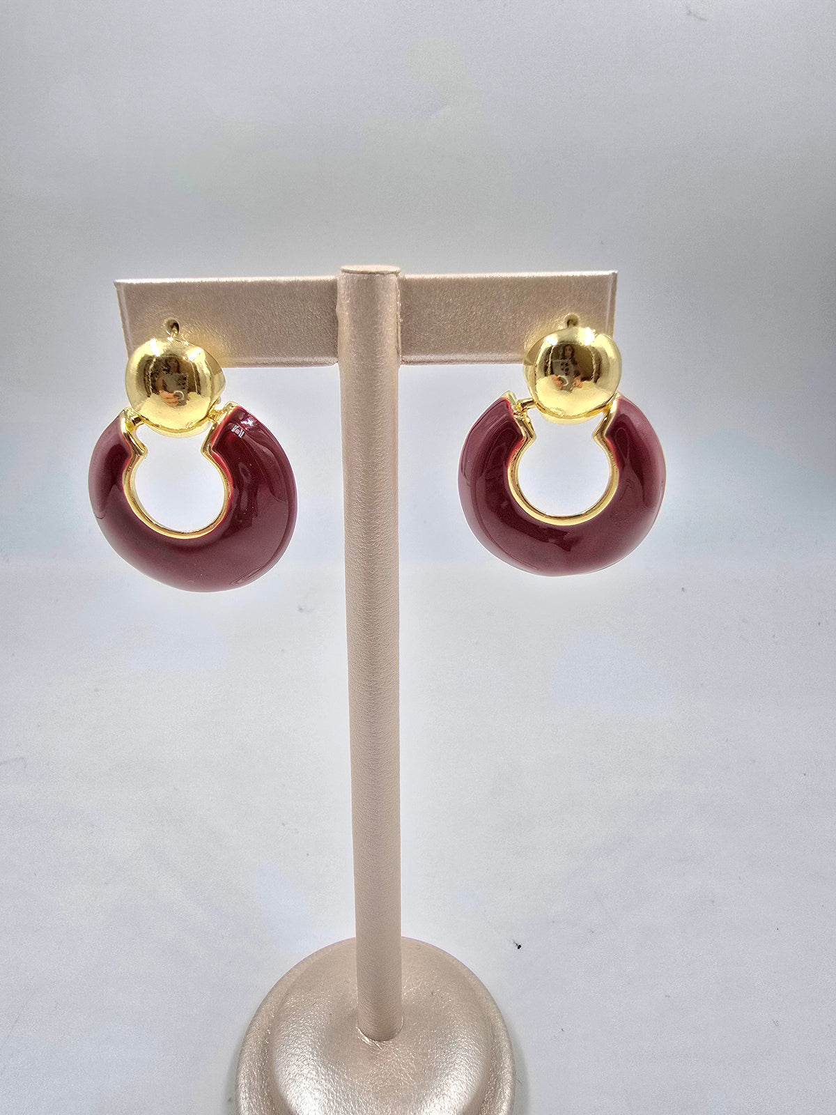 C - White Spherical Tops and Gold Accents