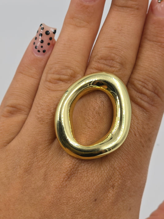 O - Gold Round Ring