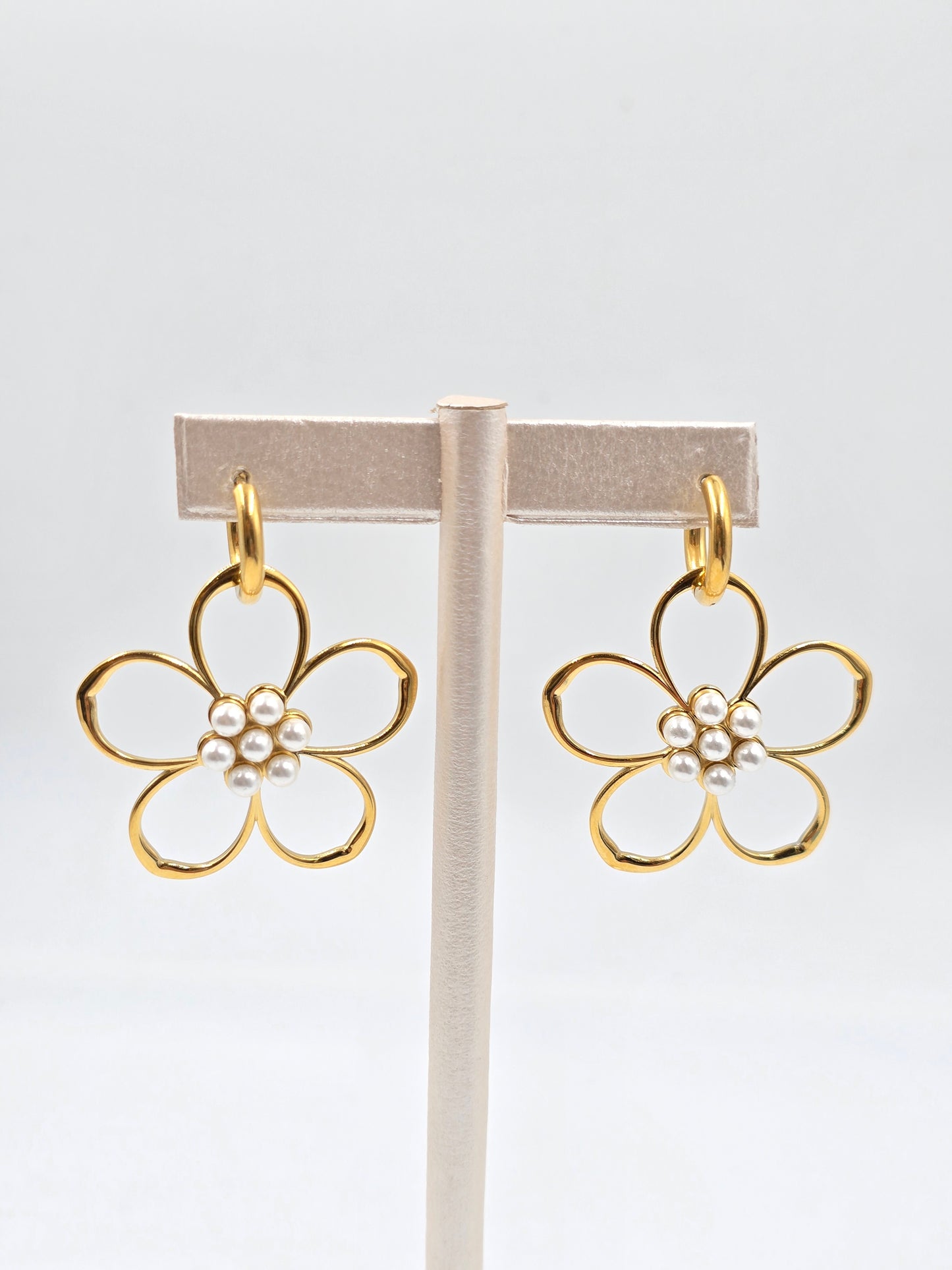 N - Stainless Steel Flower with Center Pearls