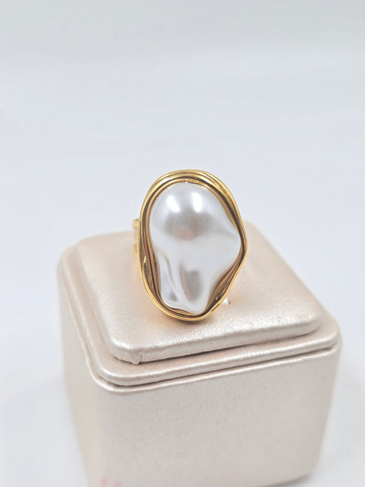 A - Gold and Pearl Set