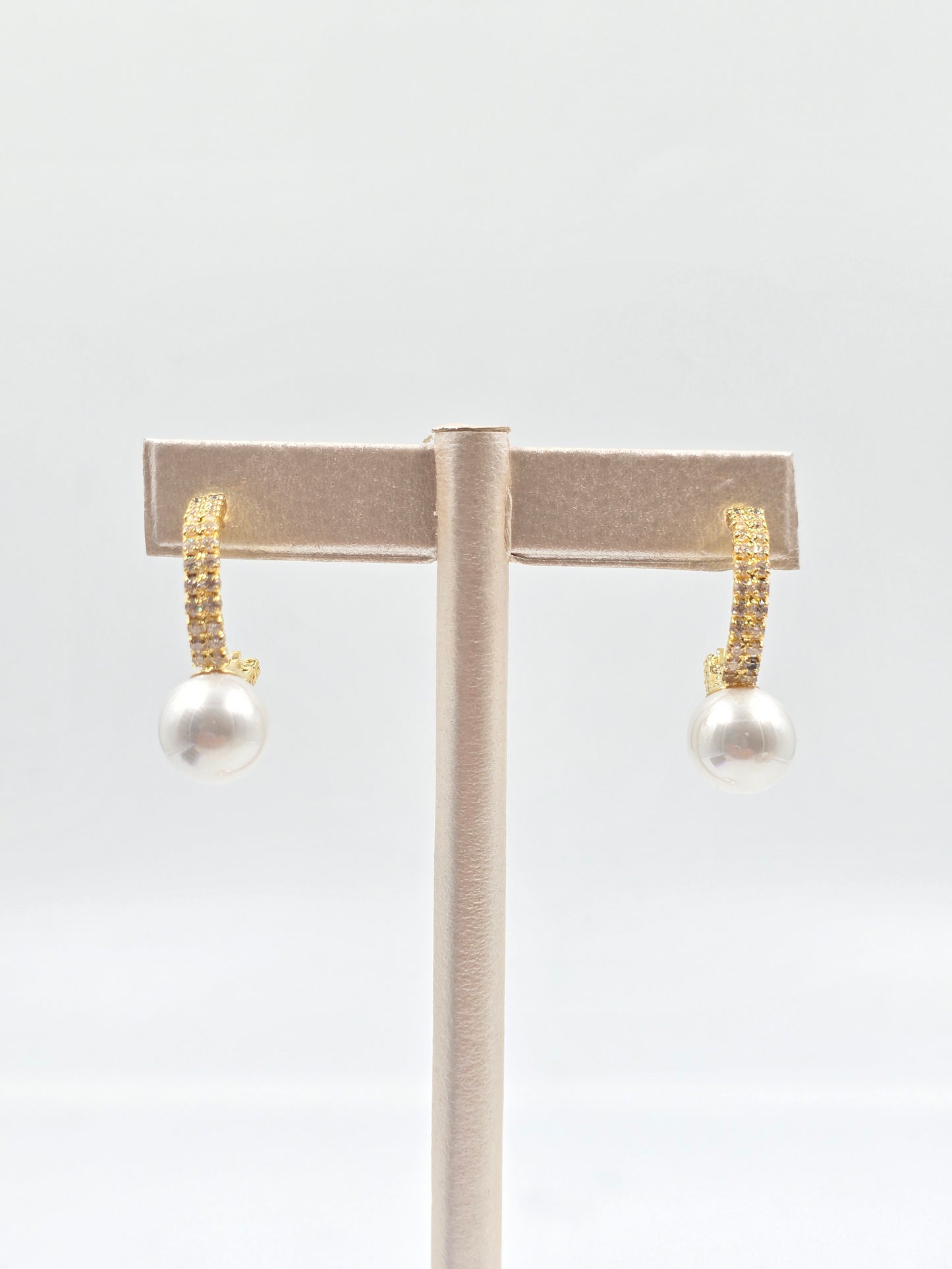CR - Diamond Hoop With One Pearl