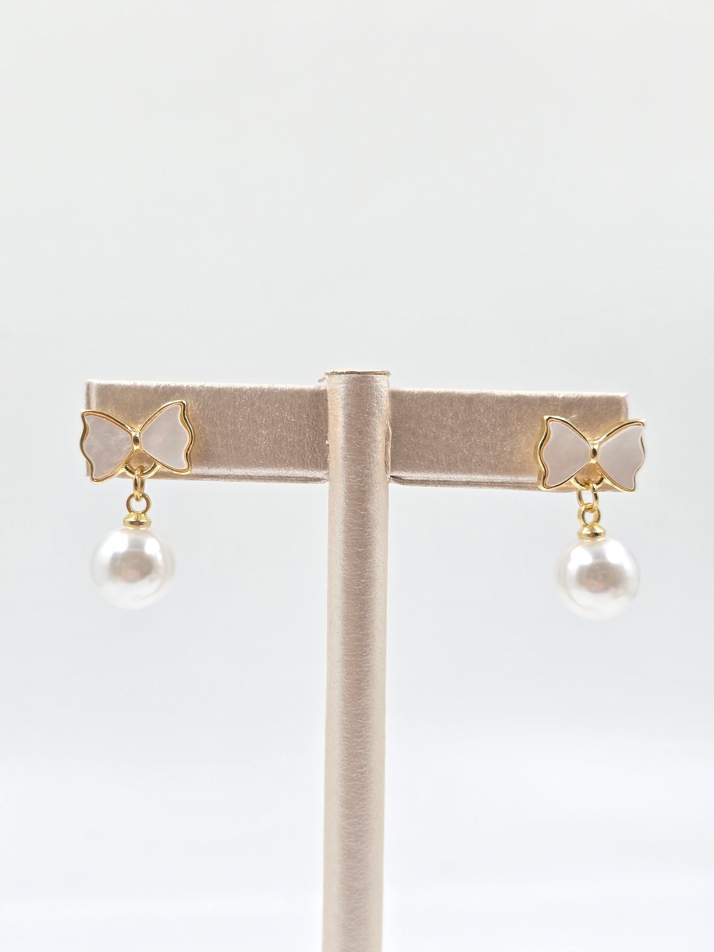 N - White Bow and Pearl Earring