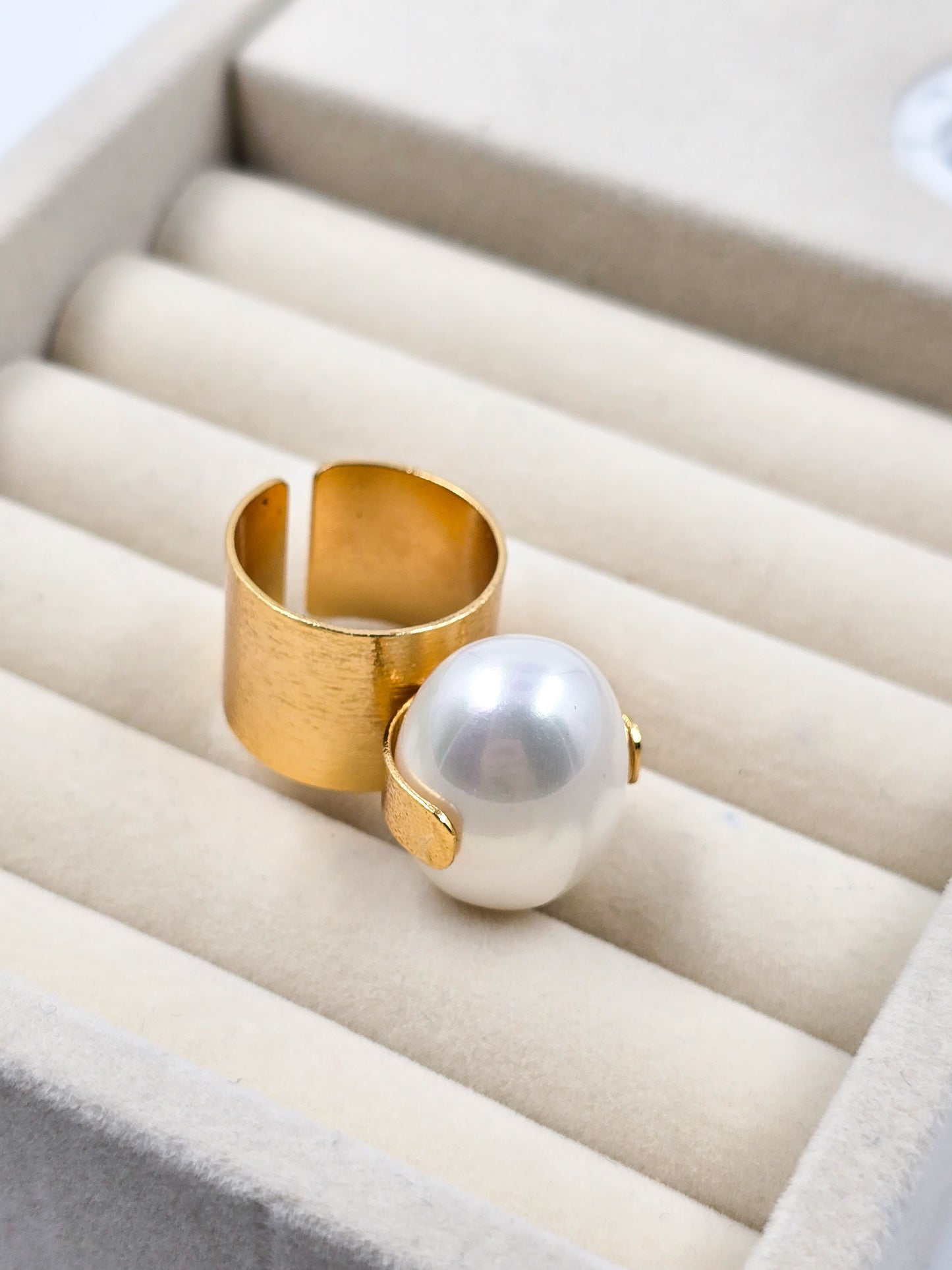 Statement Pearl Ring