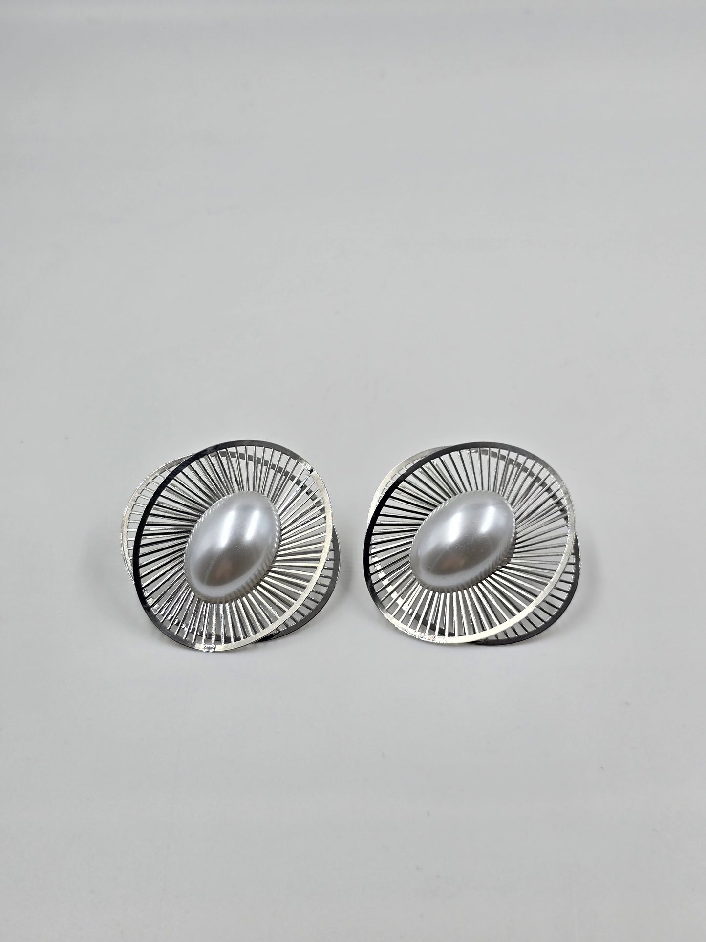 Round Earrings with Pearls