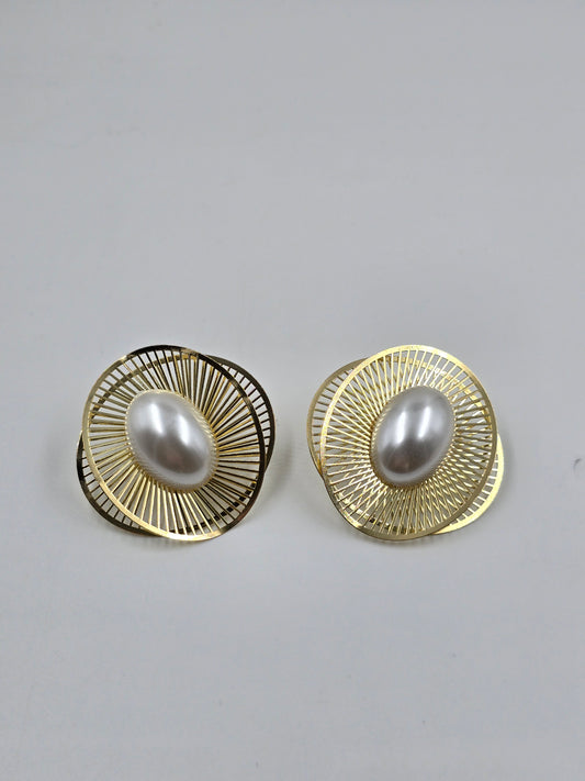 Round Earrings with Pearls