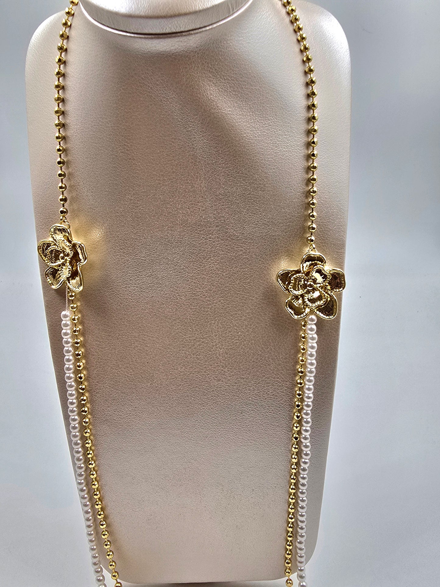 C - Bobble Necklace Gold and White