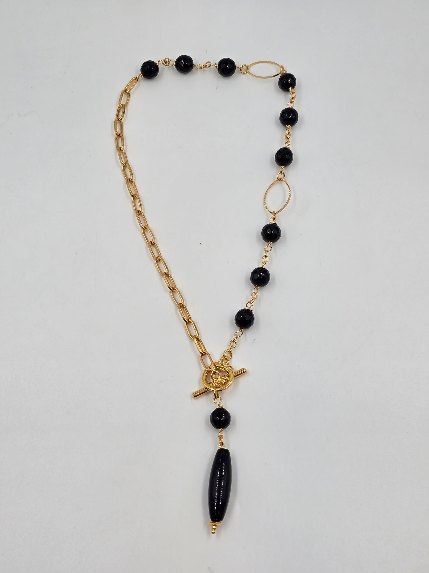O - Short Classic Colored Necklaces