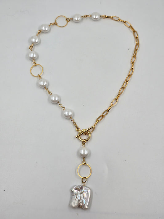 O - Pearl Statement Necklace