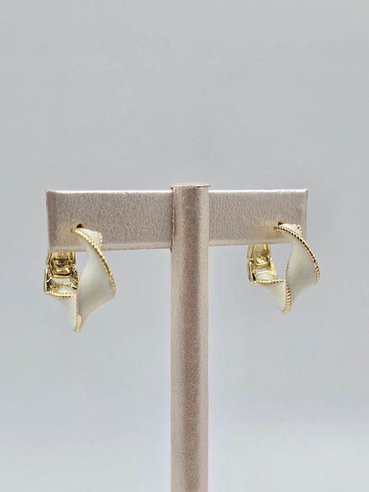 O - Twist Gold Hoops