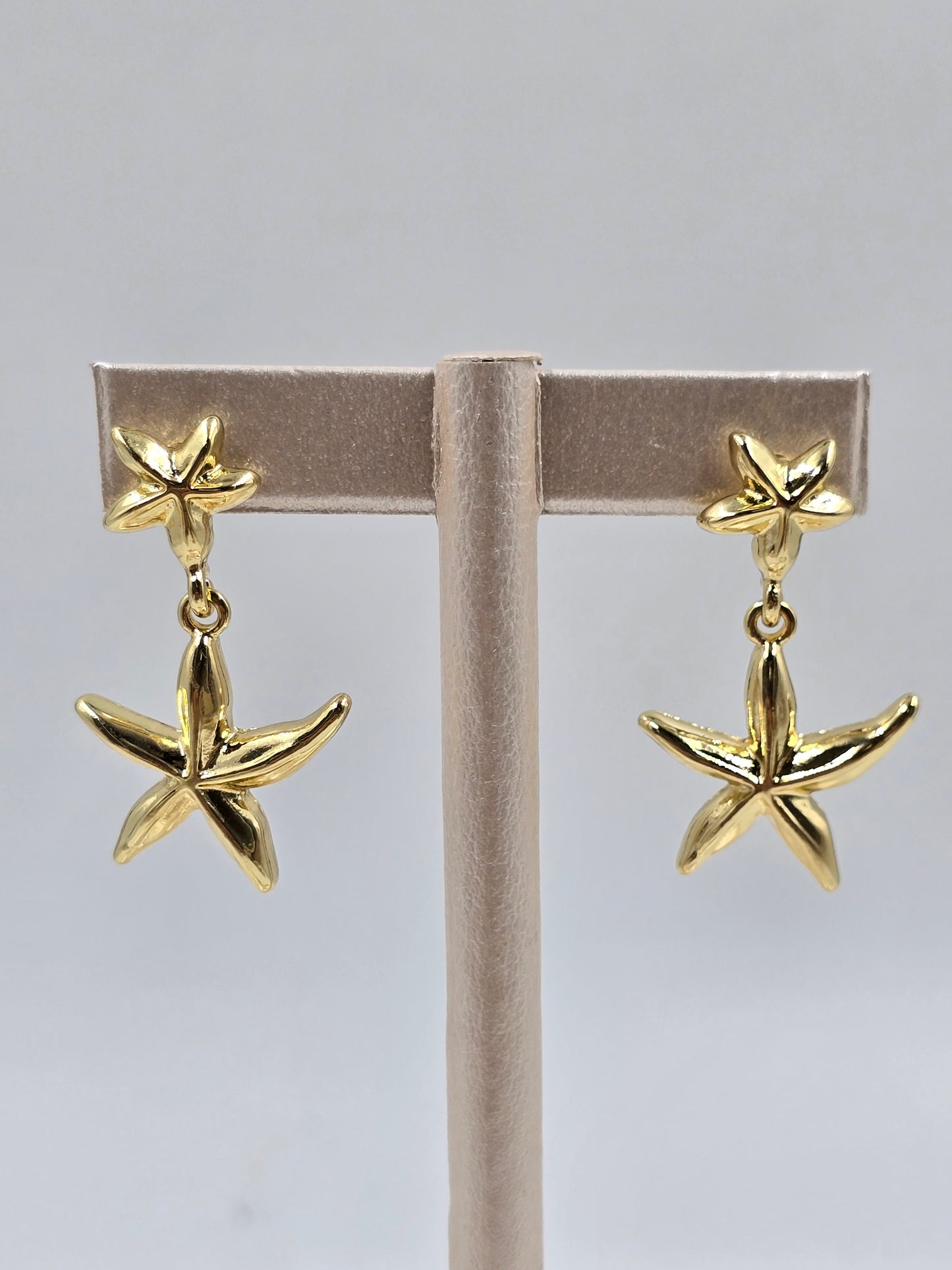O - Golden Dangling Stars Earrings