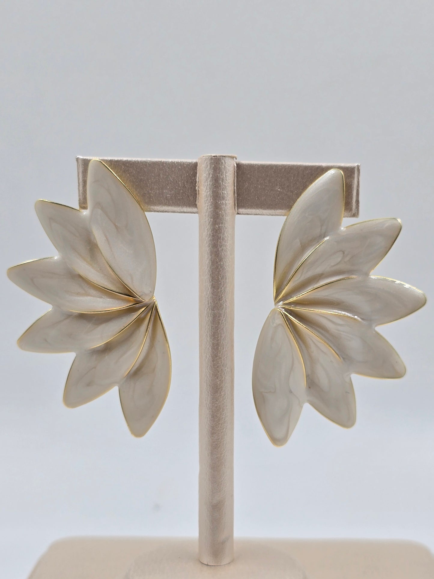 O - Half Flower Earrings
