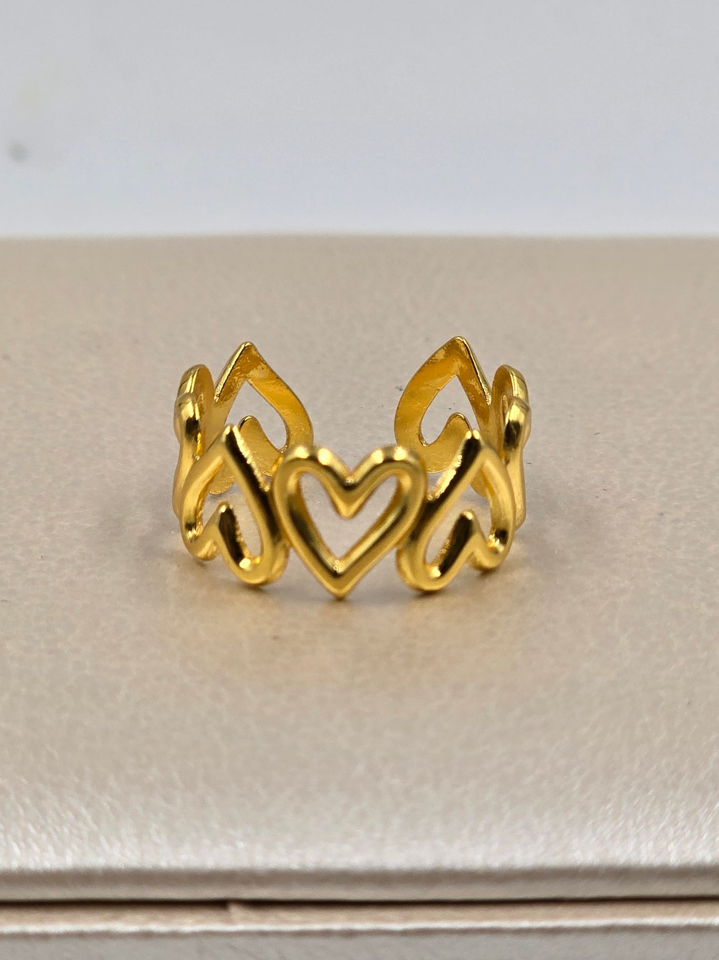 O - Gold Heart Ring