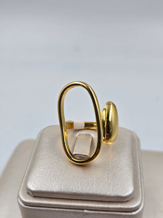 O - Golden Modern Ring
