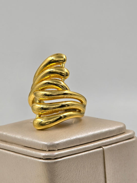 O - Golden Layers Ring