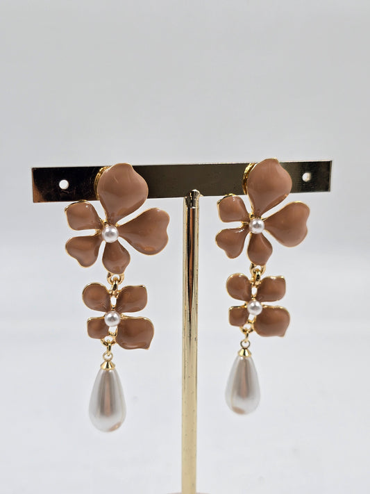 M - Dangling Flower with Pearls Earrings