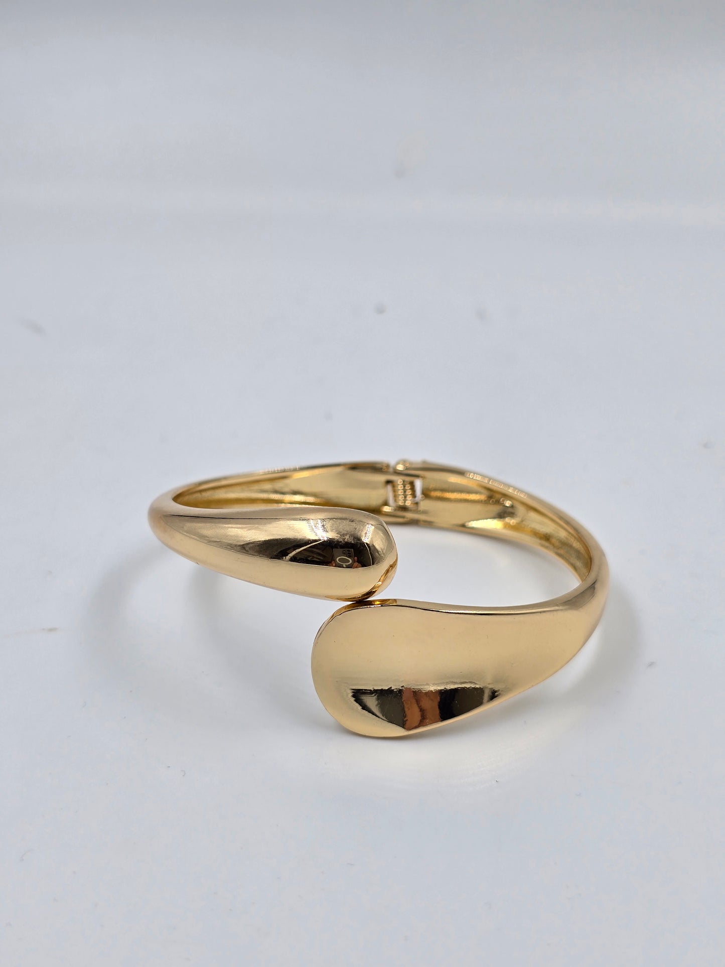 M - Trendy Golden Bangle