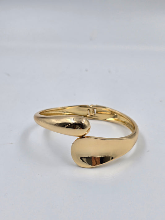 M - Trendy Golden Bangle