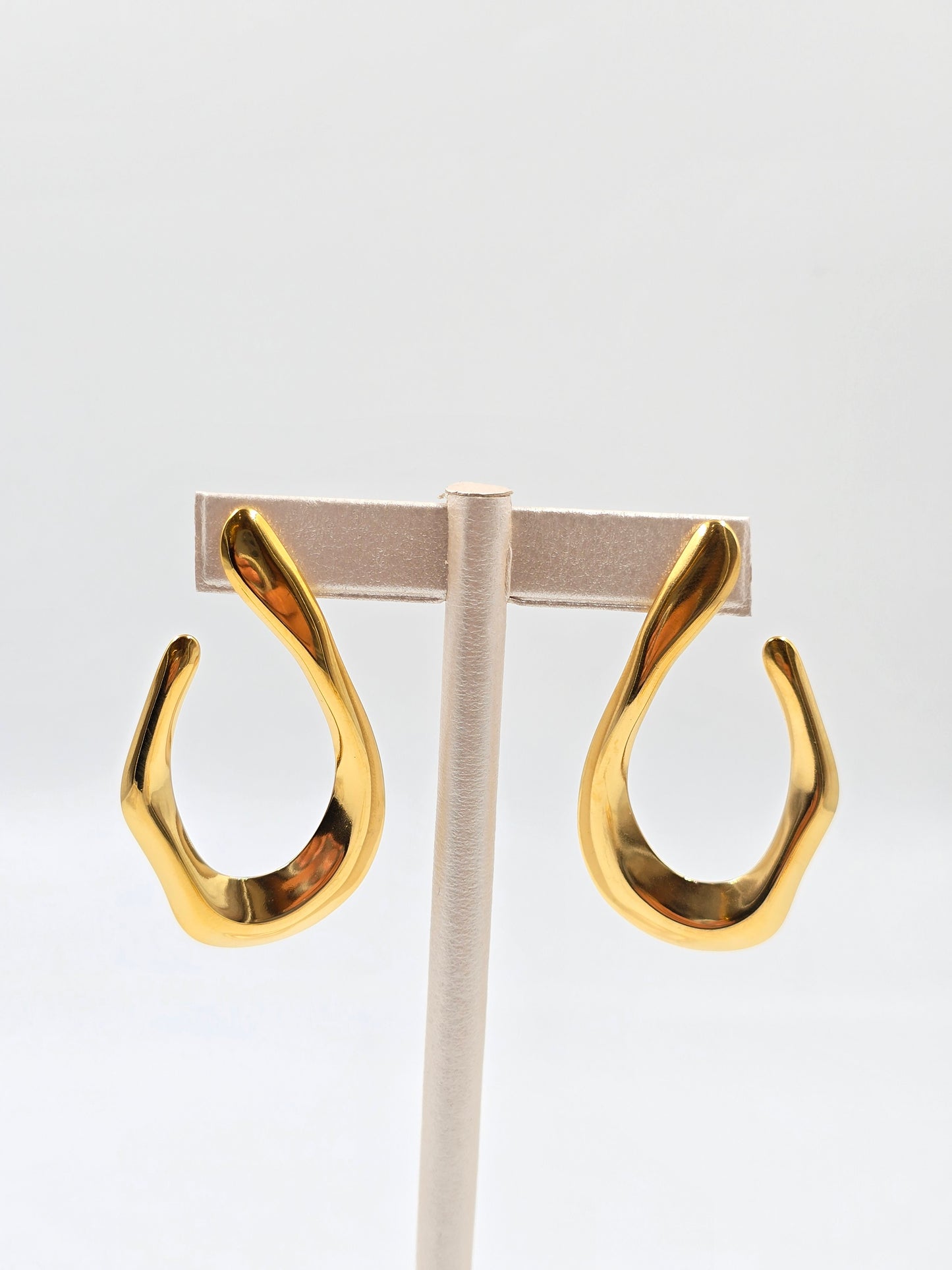A - U Shaped Golden Set