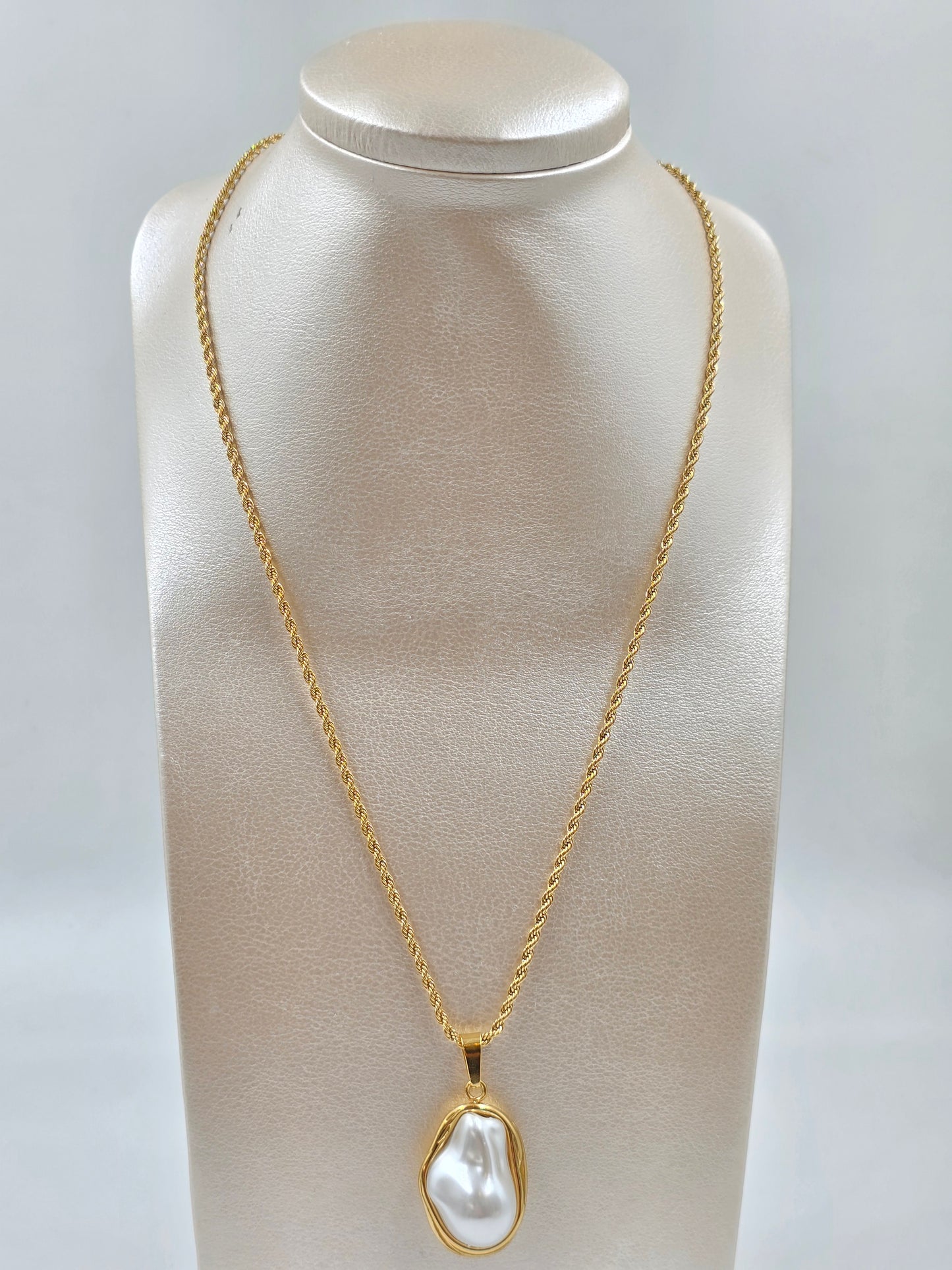 A - Gold and Pearl Set