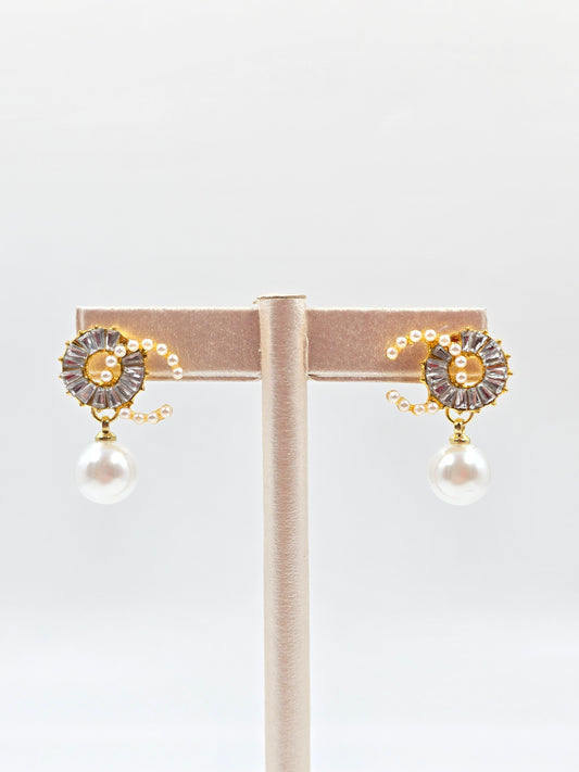 N - Entertwined Circle Earring