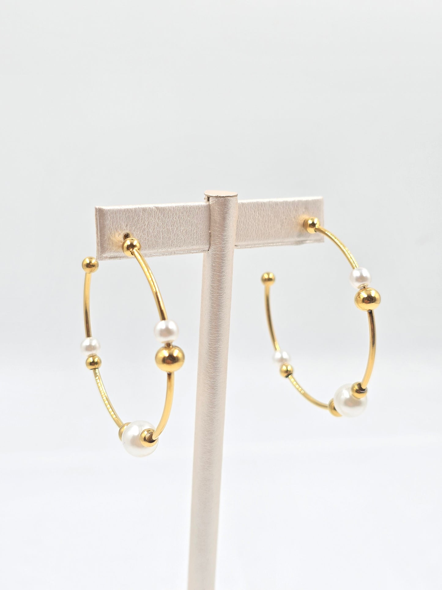 A - Gold and Pearl Hoople