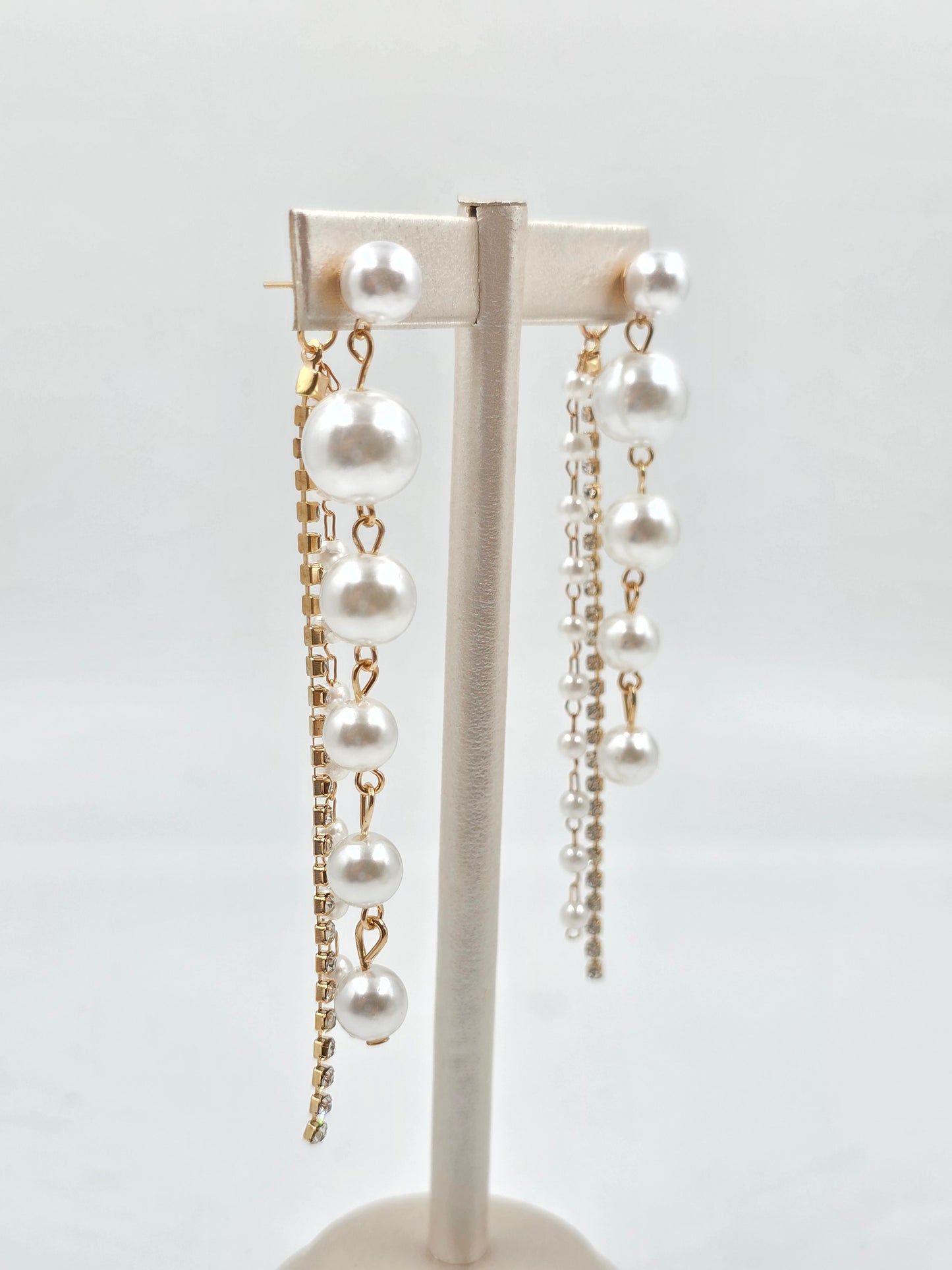 N - Dangling Pearls Earring