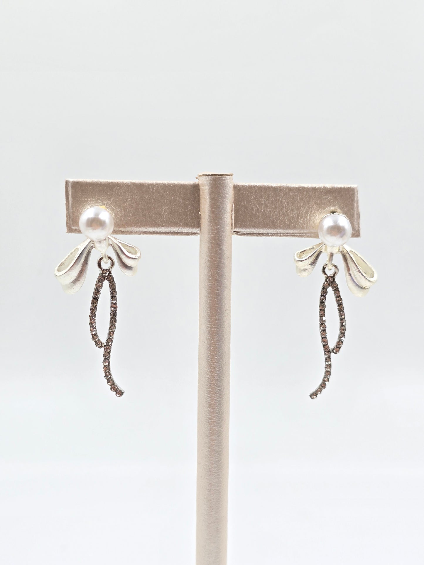 N - Silver Dangle Earrings with Pearl and Diamond