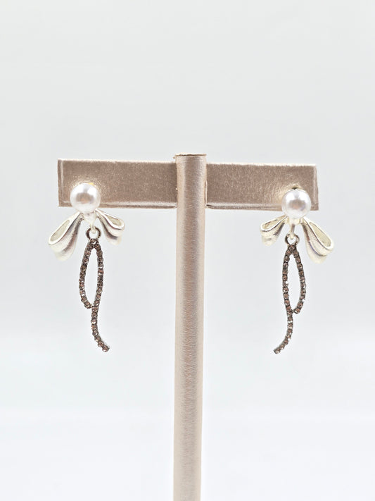 N - Silver Dangle Earrings with Pearl and Diamond