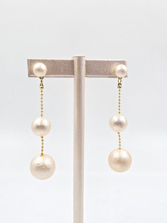 N - Pair of Dangling Pearl-shaped Earring