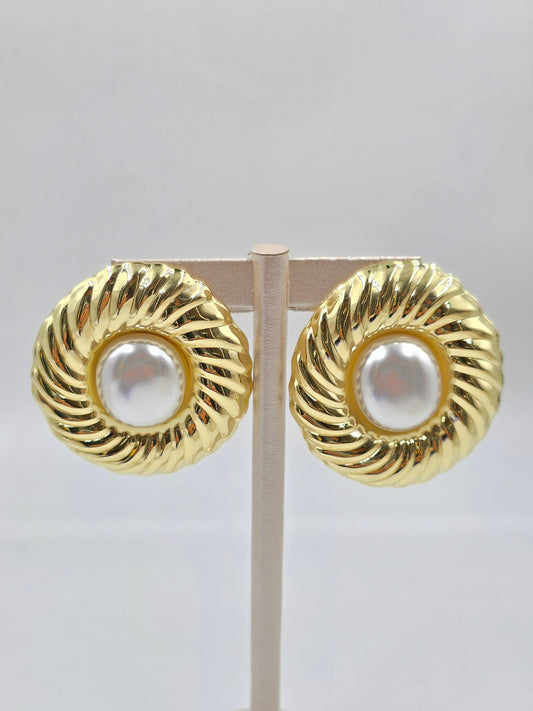 C - Bold Round Earring