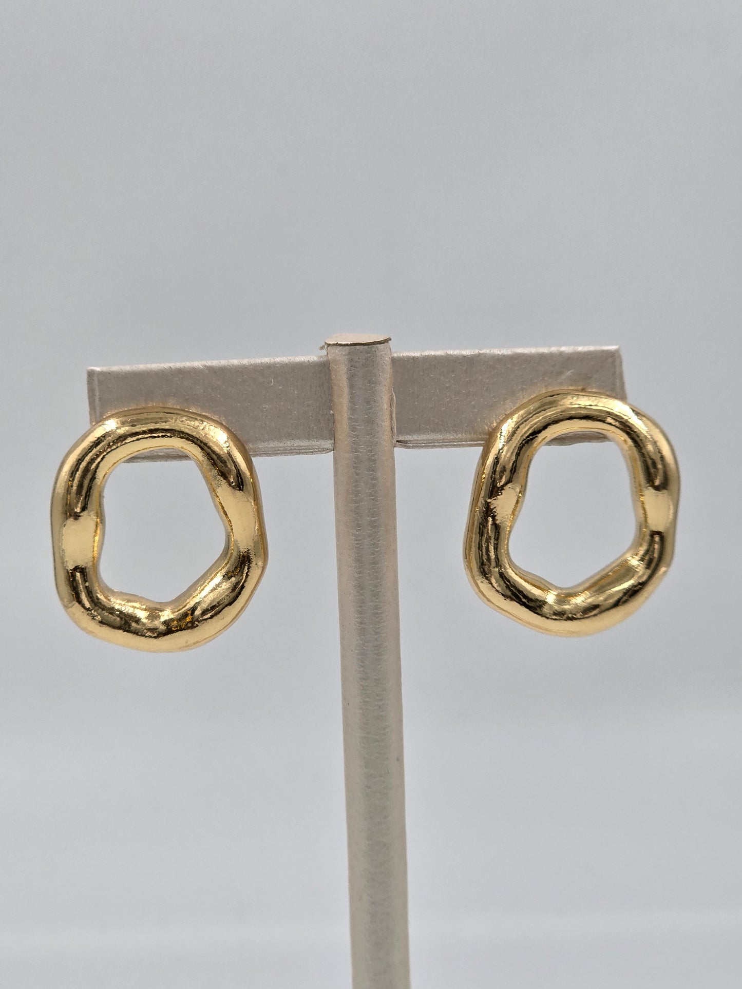 C - Oneven Circle Gold Earring