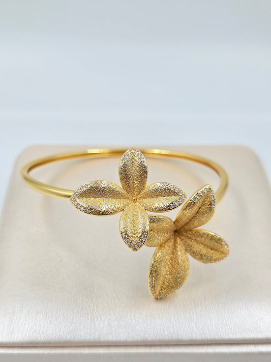 C - Two Golding Flowers Bracelete
