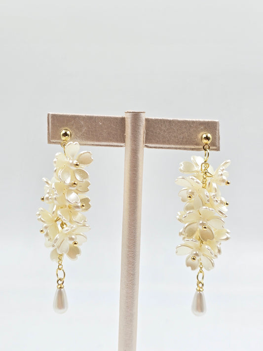 N - White Flower Dangling Earrings