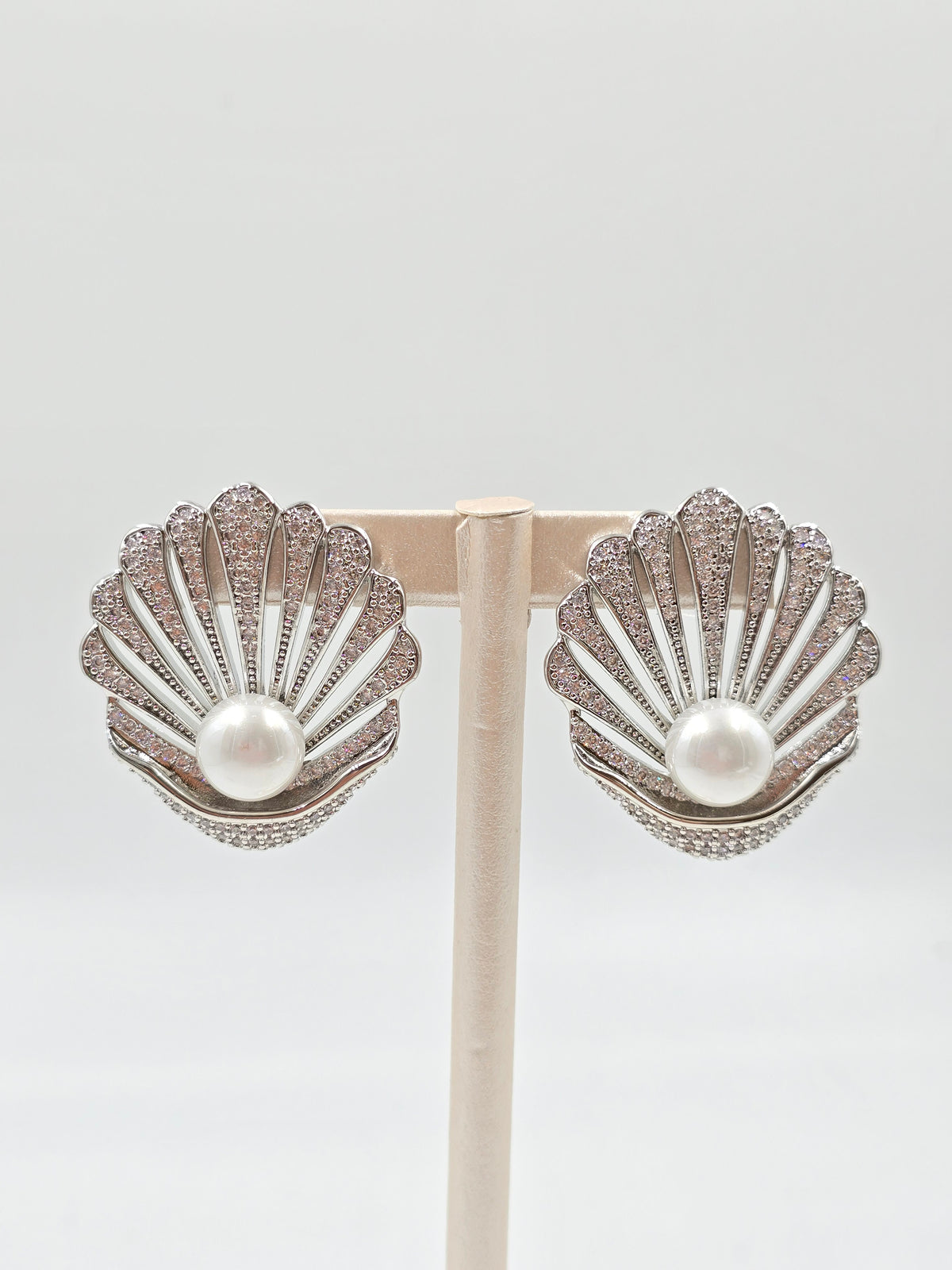 O -  Shell-shaped Ring