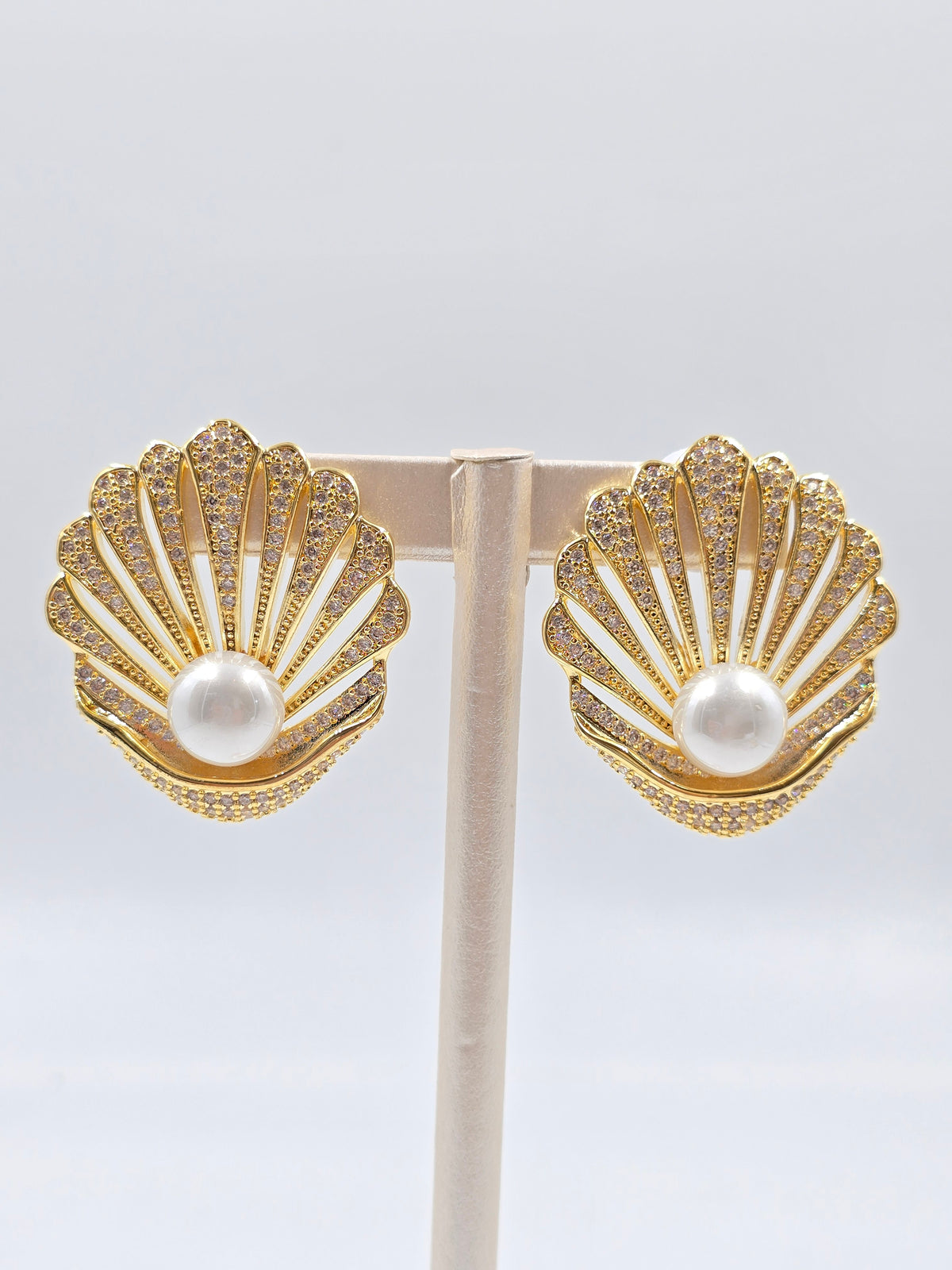 O -  Shell-shaped Ring