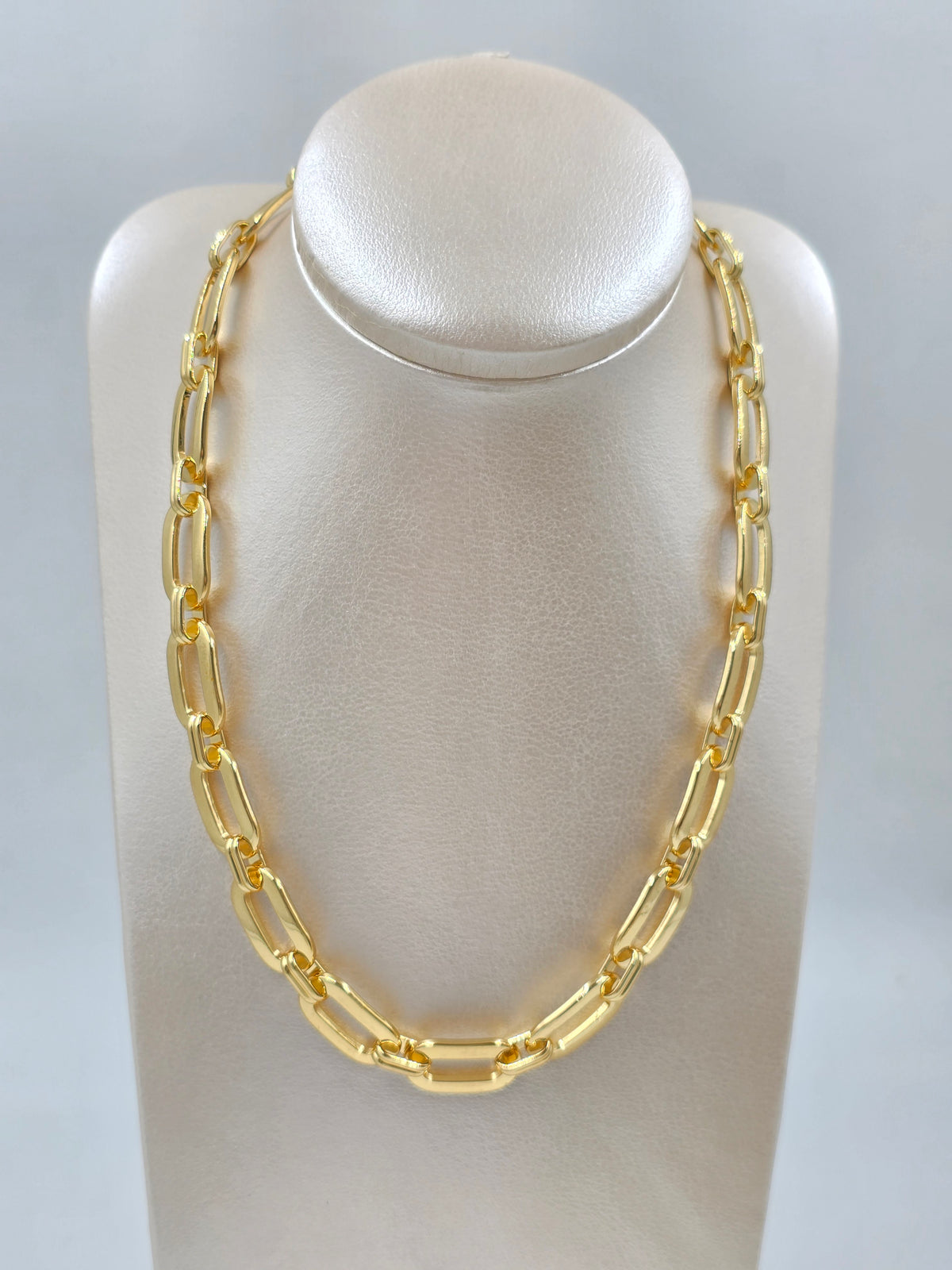 O - Golden Link Chain Necklace