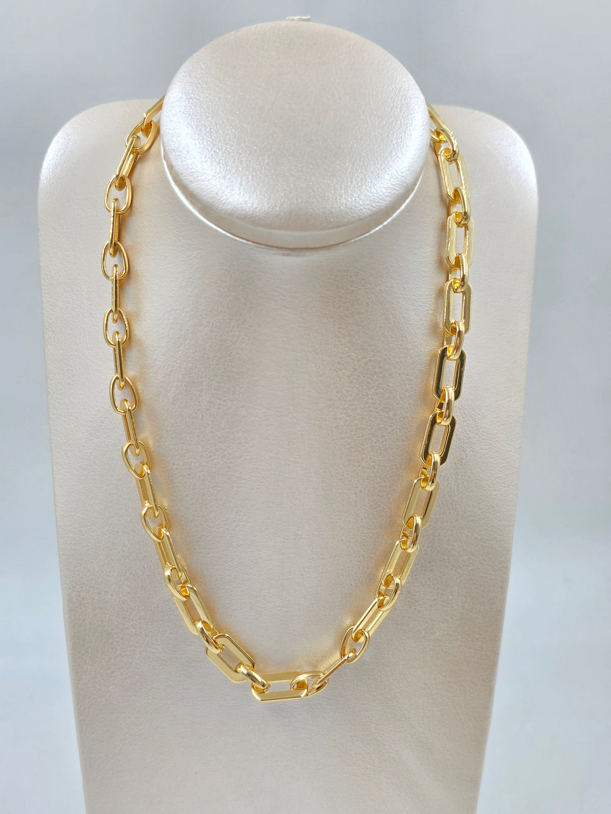 O - Golden Link Chain Necklace