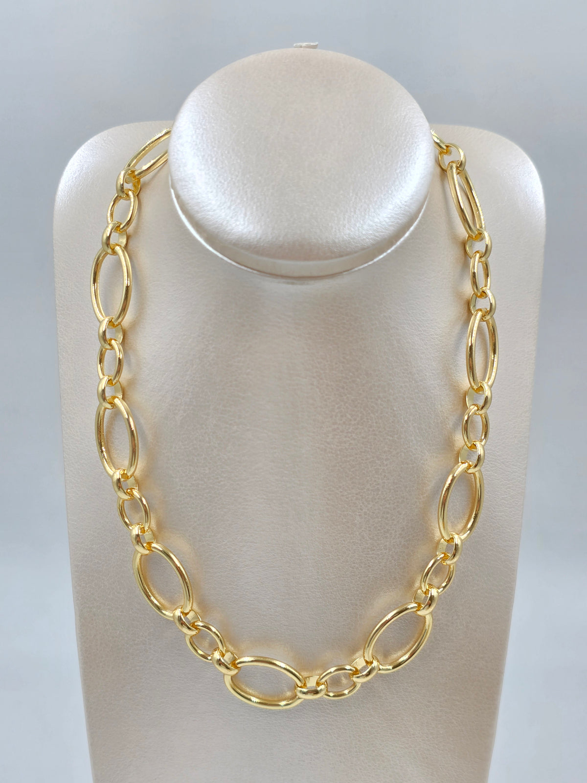 O - Golden Link Chain Necklace