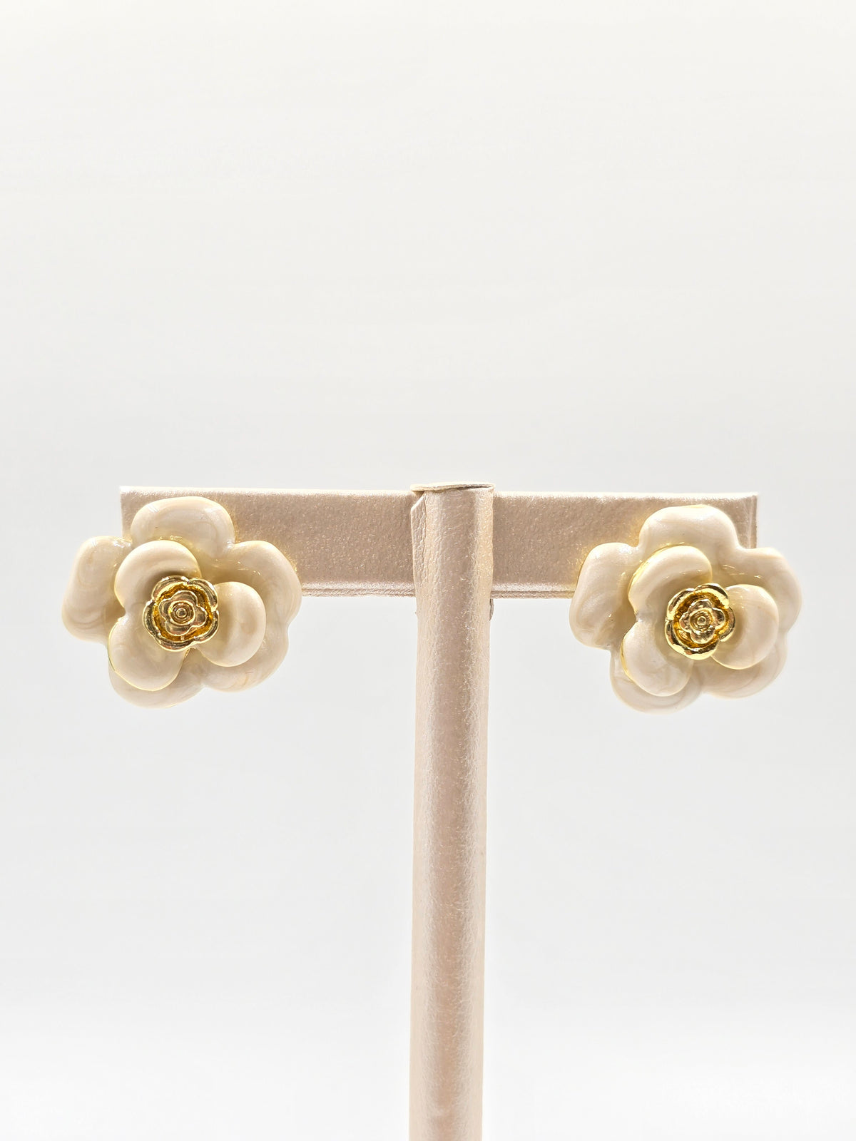 O - A Pair of Flower-shaped Earring