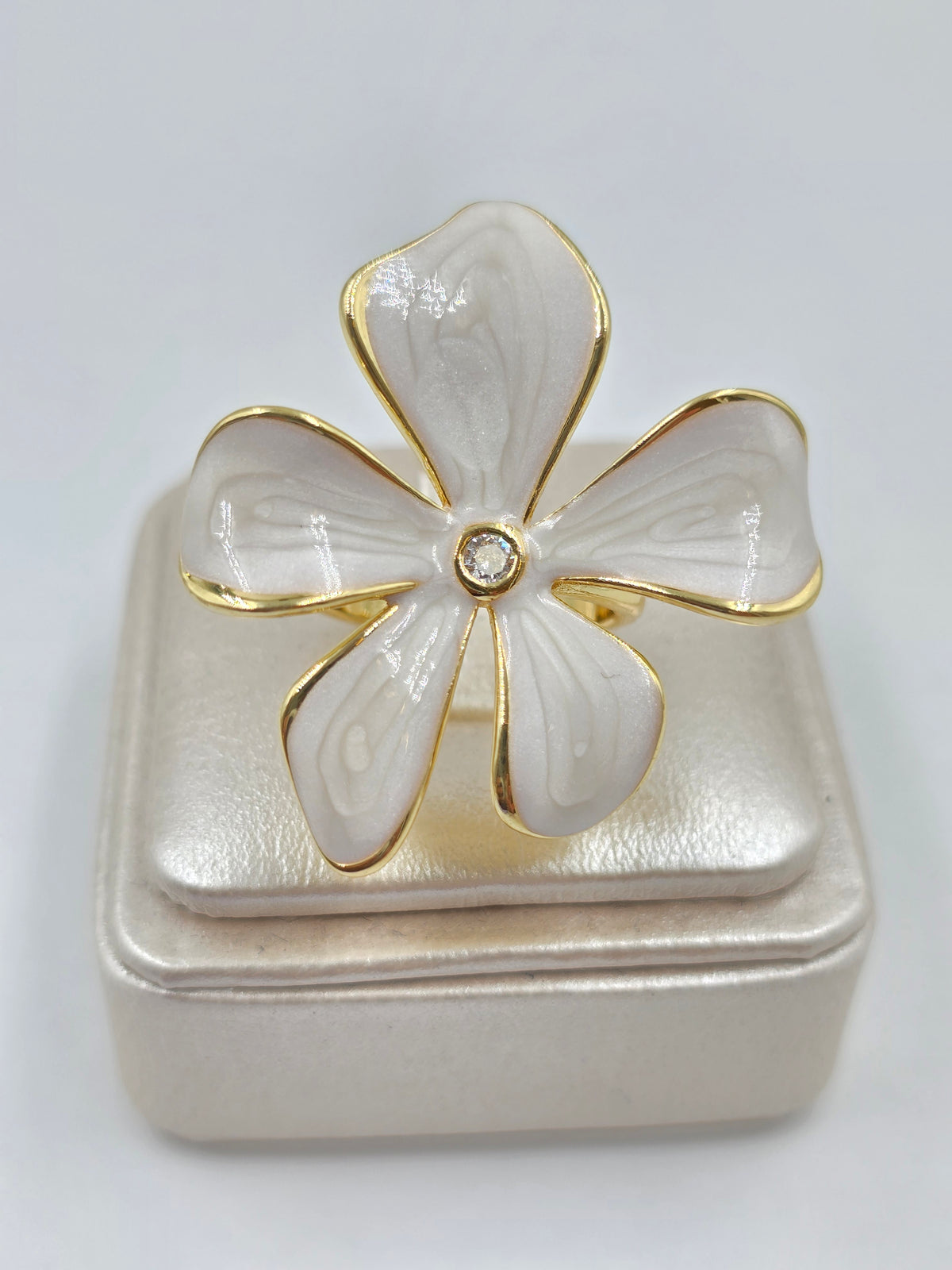 O - White Flower Ring
