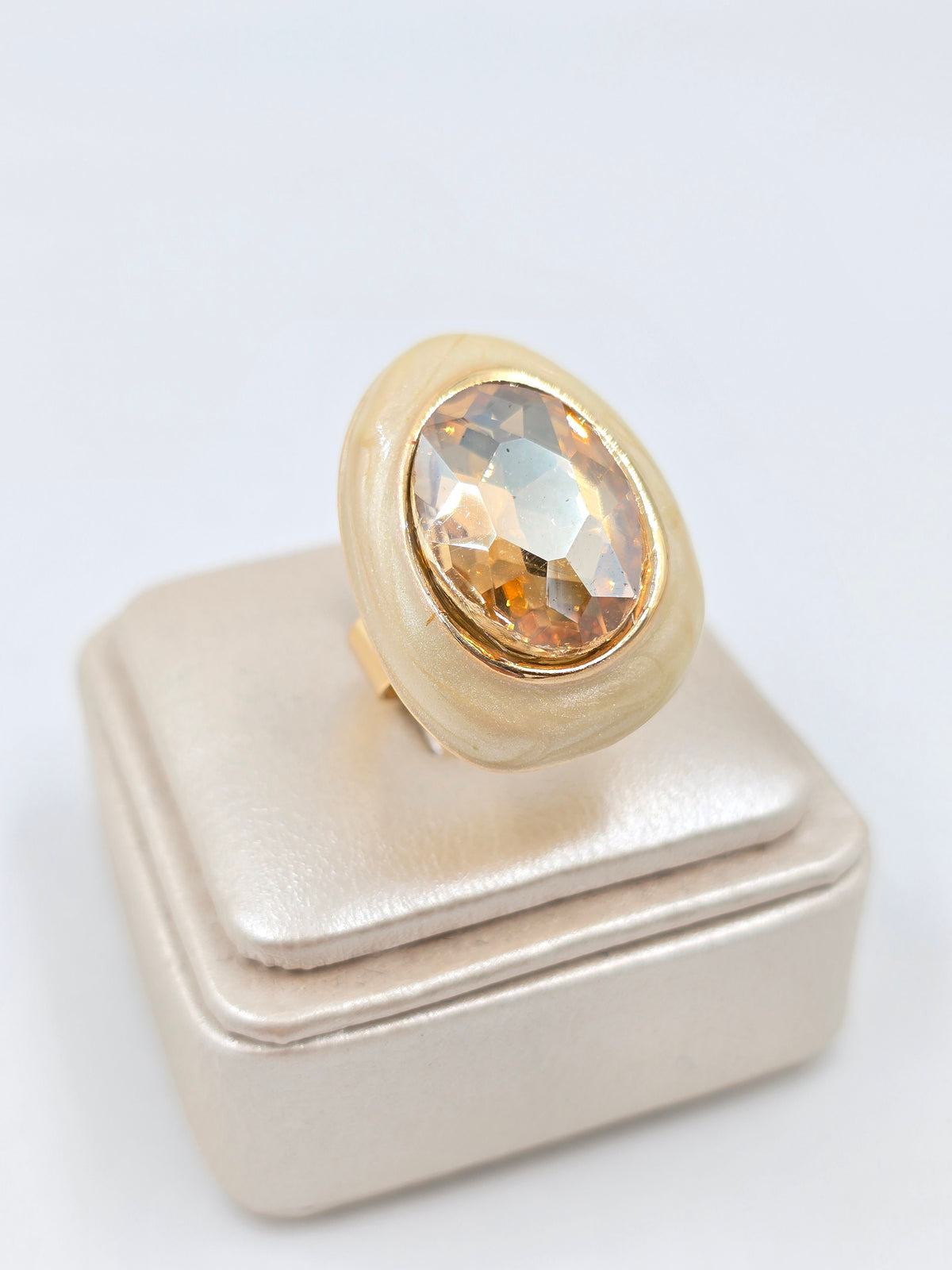 O - Beige with Amber Gemstone Set
