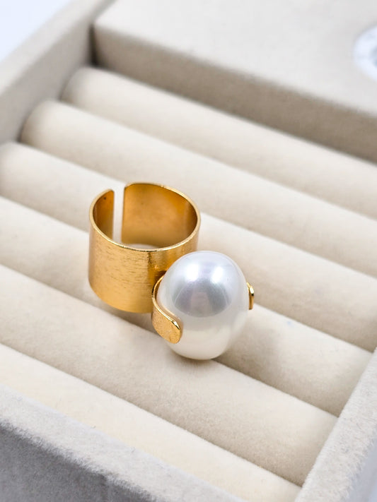 Statement Pearl Ring