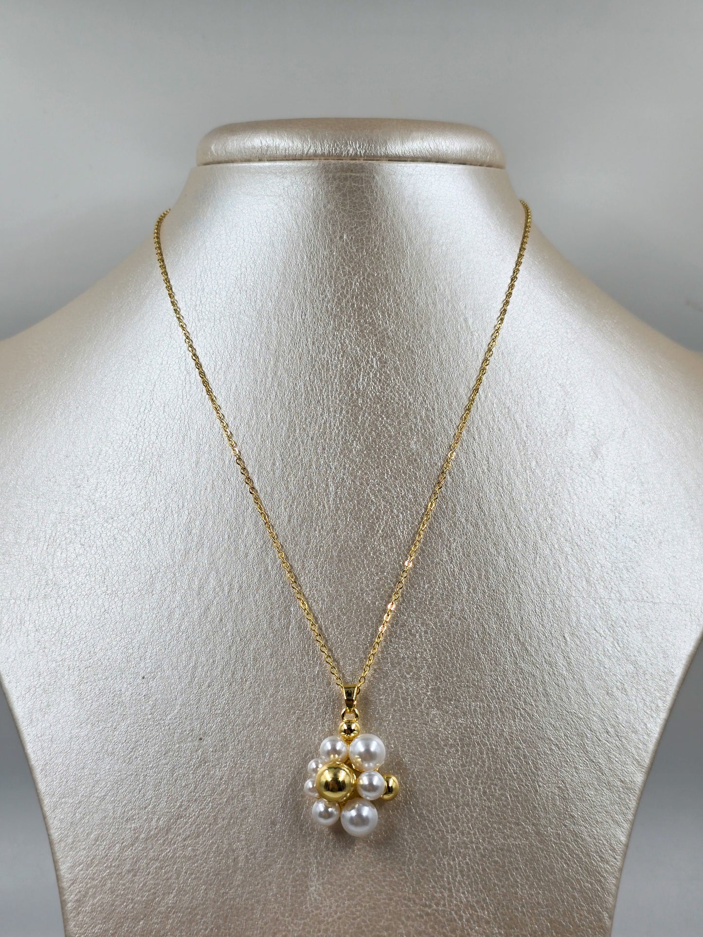 Pearl Flower Neckless and Stud Earring Set