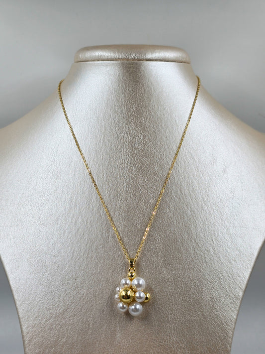 Pearl Flower Neckless and Stud Earring Set